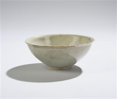 A Celadon Glazed Bowl, China, Song Dynasty, - Asijské umění