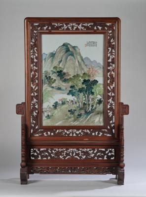 Großer Tischstellschirm mit Porzellanbild, Li Youmei, China, datiert 1895, - Asian Art