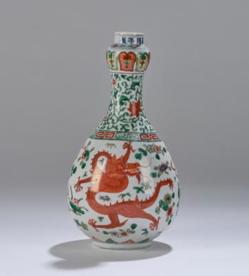 Wucai 'Drachen'- Vase, China, unterglasurblaue Sechszeichen Marke Jiajing, Republik Periode, - Asiatische Kunst