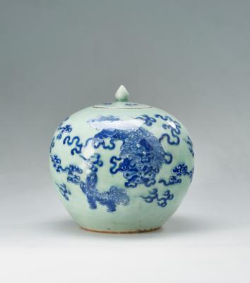 Seladon glasiertes Deckelgefäß, China, späte Qing Dynastie, - Asian Art
