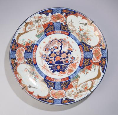 Paar große Imari Teller, Japan, Meiji Periode, - Asiatische Kunst