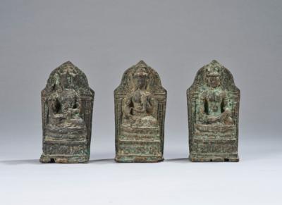 Drei kleine Bronzefiguren von drei hinduistischen Göttern, Indonesien 9.-12. Jh., - Arte Asiatica