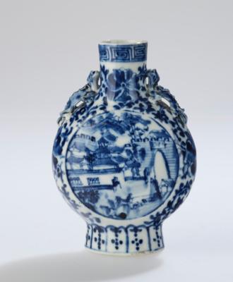 Kleine blau-weiße Mondflasche, China, späte Qing Dynastie, - Arte Asiatica