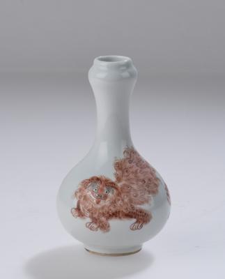 Kleine Vase, China, rote Siegelmarke Qianlong, Republik Periode, - Asiatische Kunst