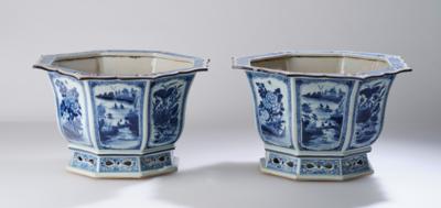 Paar blau-weiße Übertöpfe, China, 20. Jh., - Arte Asiatica
