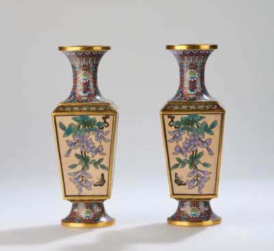 Paar Cloisonné Vasen, China 20. Jh., - Arte Asiatica