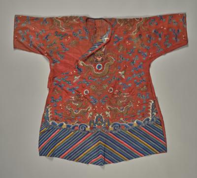 Seidenrobe für Damen mit Drachendarstellungen, China, späte Qing Dynastie, - Asijské umění