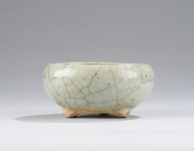 Seladon glasierte ge-type Schale auf drei Beinen, China, Song Dynastie, - Arte Asiatica