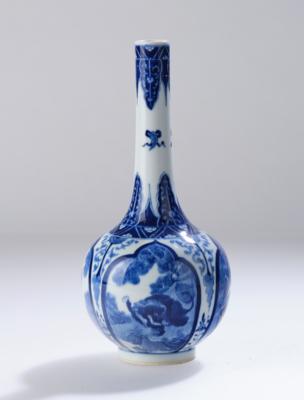 Blau-weiße Flaschenvase, China, unterglasurblaue Sechszeichen Marke Kangxi, aus der Periode, - Asijské umění