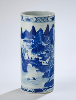 Blau-weiße Vase, China, 19./20. Jh., - Asiatische Kunst