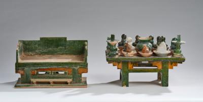 Modell eines Sancai glasierten Altar-Tisches und Modell eines Altar-Tisches mit Opfergaben, China, Ming Dynastie, - Asijské umění