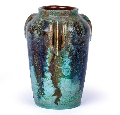 Vase mit plastischen Applikationen, - Design