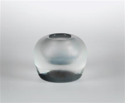 A “Nebbia Lunare” vase, desigend by Thomas Stearns - Design
