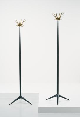 Zwei Tripod-Garderobenständer, Mitte 20. Jahrhundert, - Design