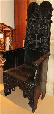 Brettarmsessel im Stil der mittelalterlichen Kreuzritter, - Furniture, carpets