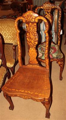 Zwei variierende Sessel, - Nábytek, koberce
