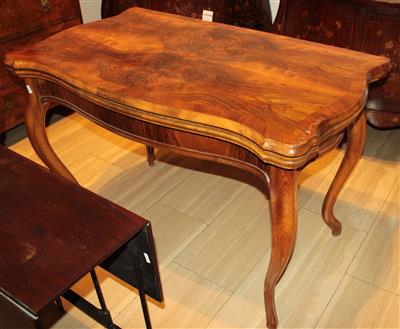 Großer Tisch mit Dreh-klappPlatte, - Furniture, carpets
