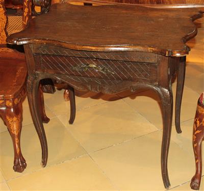 Rechteckiger Beistelltisch im Barockstil, - Furniture, carpets