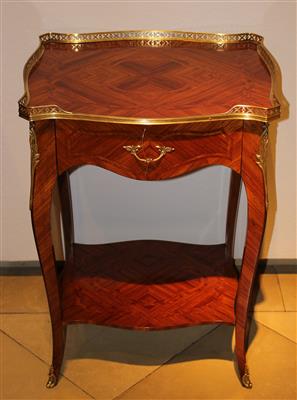 Beistelltischchen im Louis XV Stil, - Sommerauktion - Möbel, Teppiche und Design