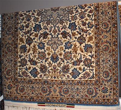 Isfahan ca. 165 x 110 cm, - Sommerauktion - Möbel, Teppiche und Design