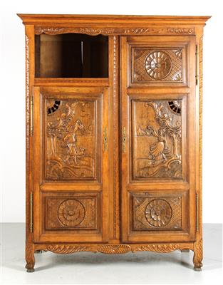 Profilierter Garderobenschrank, - Furniture and Decorative Art