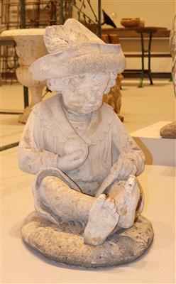 Gartenfigur "sitzender Knabe mit Apfel", - Summer auction Furniture