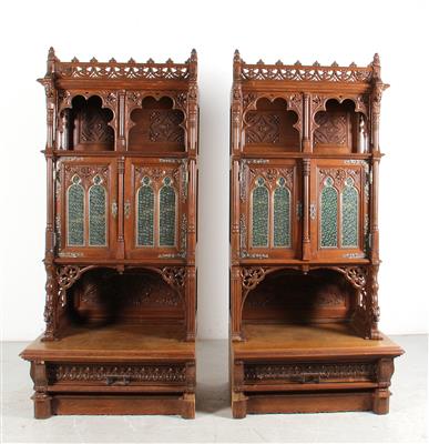 2 Historismus-Aufsatzelemente einer neogotischen Kredenz, - Furniture