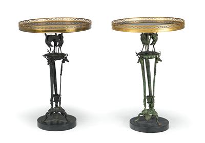 2 leicht variierende Historismus-Tischchen, - Möbel