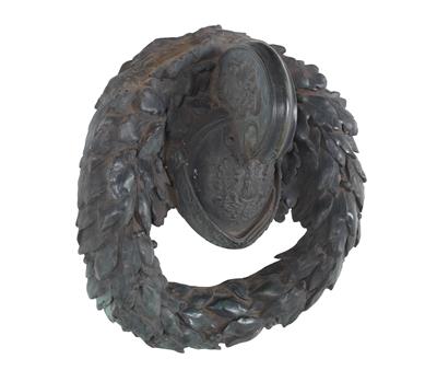Laurel wreath with helmet decoration, - Di provenienza aristocratica