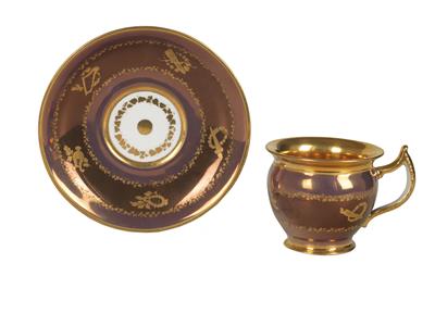 Cup and saucer with "blackberry lustre", - Di provenienza aristocratica
