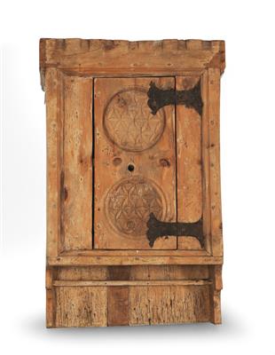 Peasant gothic style wall cupboard, - Castle Schwallenbach - Collection Reinhold Hofstätter (1927- 2013)