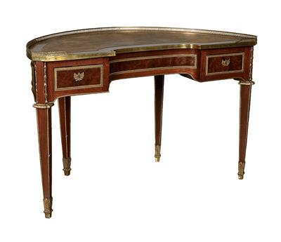 A lady’s desk - Selected by Hohenlohe