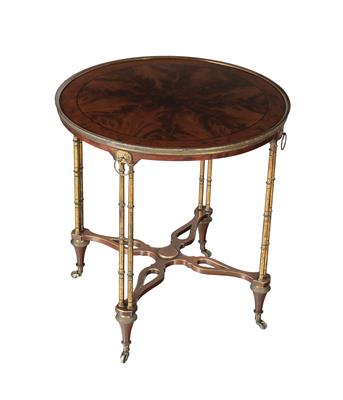 An elegant round English side table, - Selected by Hohenlohe