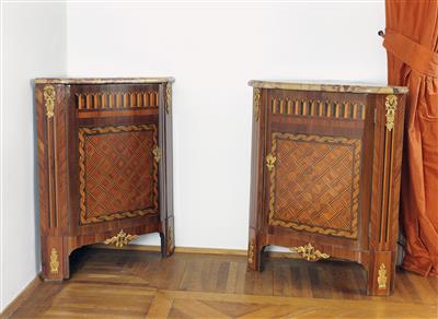 A pair of Louis XVI corner cabinets, - Collection Reinhold Hofstätter