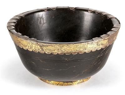 A serpentine bowl, - Collection Reinhold Hofstätter