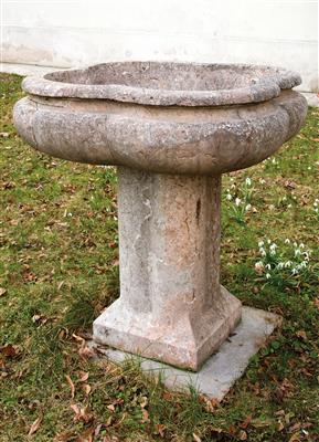 Stone basin in Baroque style on a column pedestal, - Collection Reinhold Hofstätter