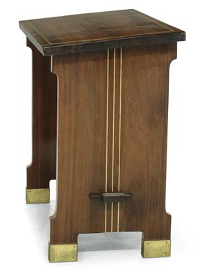 A piano stool, - Majetek aristokratického původu a předměty důležitých proveniencí