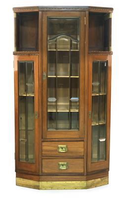 A small late Art Nouveau display cabinet, - Di provenienza aristocratica
