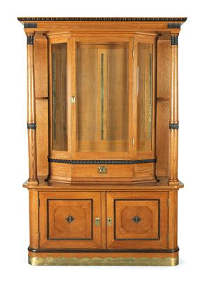 A late Art Nouveau display cabinet, - Di provenienza aristocratica