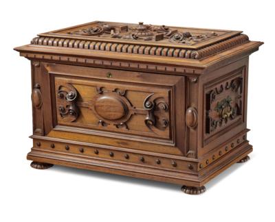An Imposing Historicist Cutlery Box, - Majetek aristokratického původu a předměty důležitých proveniencí