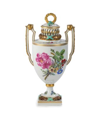 A Potpourri Covered Vase, Meissen, Early 19th Century, - Di provenienza aristocratica