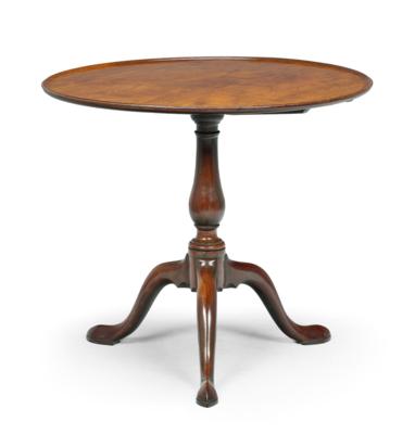 A Round Side Table from England, - Di provenienza aristocratica