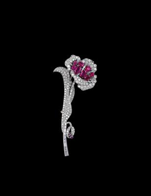 Diamant Blütenbrosche mit unbehandelten Rubinen zus. ca.4,50 ct aus altem Europäischen Adelsbesitz - Juwelen