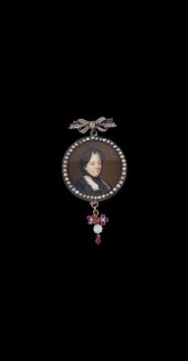 A medallion with the portrait of Archduchess Maria Theresa as a widow, from an old European aristocratic collection - Gioielli
