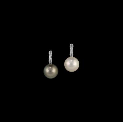 A Pair of South Sea Cultured Pearl Ear Pendants - Jewellery