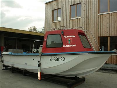 Mehrzweck-Feuerwehrboot "Horue Bros. (GB)", - Motorová vozidla a technika