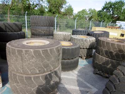 24 Reifen mit Felgen für Radlader, - Macchine e apparecchi tecnici