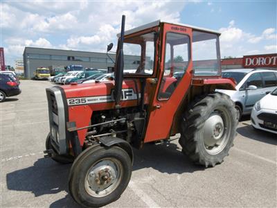 Zugmaschine (Traktor) "Massey Ferguson 235", - Cars and vehicles