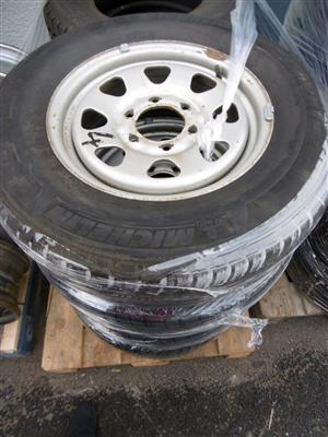4 Reifen "Michelin Latitude" mit Stahlfelgen, - Fahrzeuge und Technik