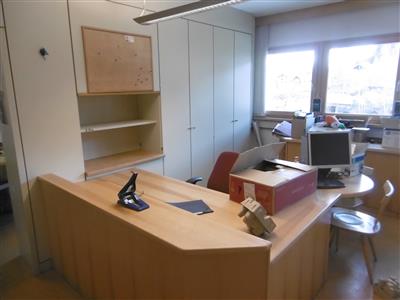 Büroeinrichtung mit Einbaumöbel, - Werkstätteneinrichtung & Ersatzteile für Forst- & Baumaschinen